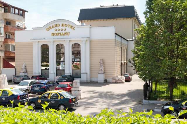 Отель Grand Hotel Sofianu Рымнику-Вылча-5
